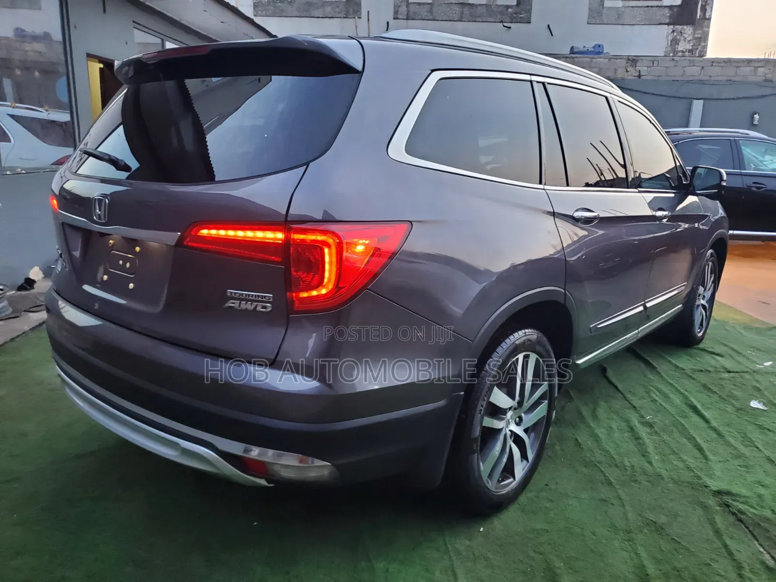 Honda Pilot Touring 4dr SUV 4WD (3.5L 6cyl 9A) 2017 Gray