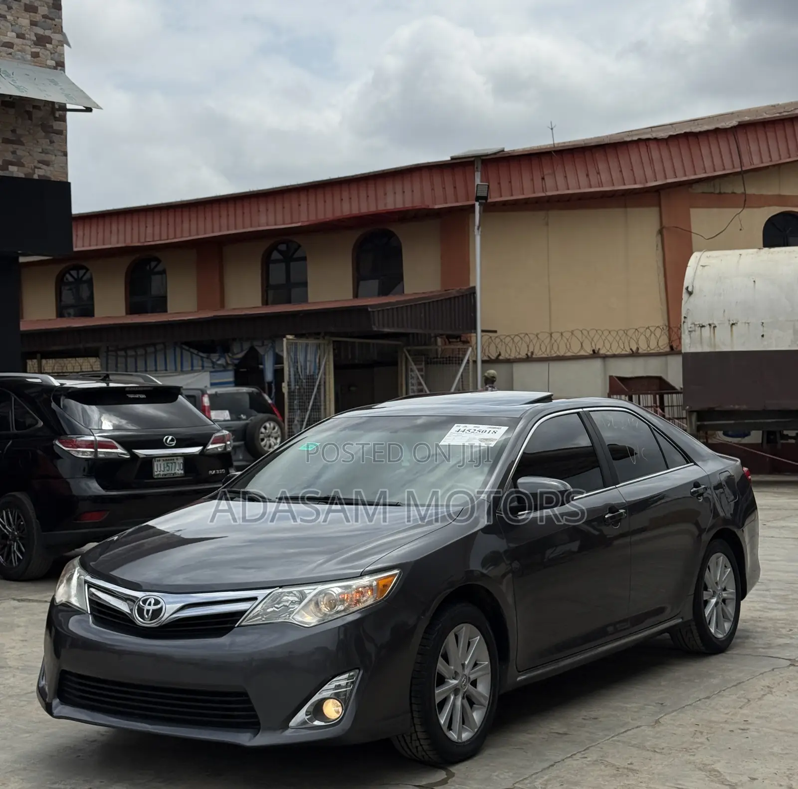 Toyota Camry XLE 4dr Sedan (2.5L 4cyl 6A) 2013 Gray