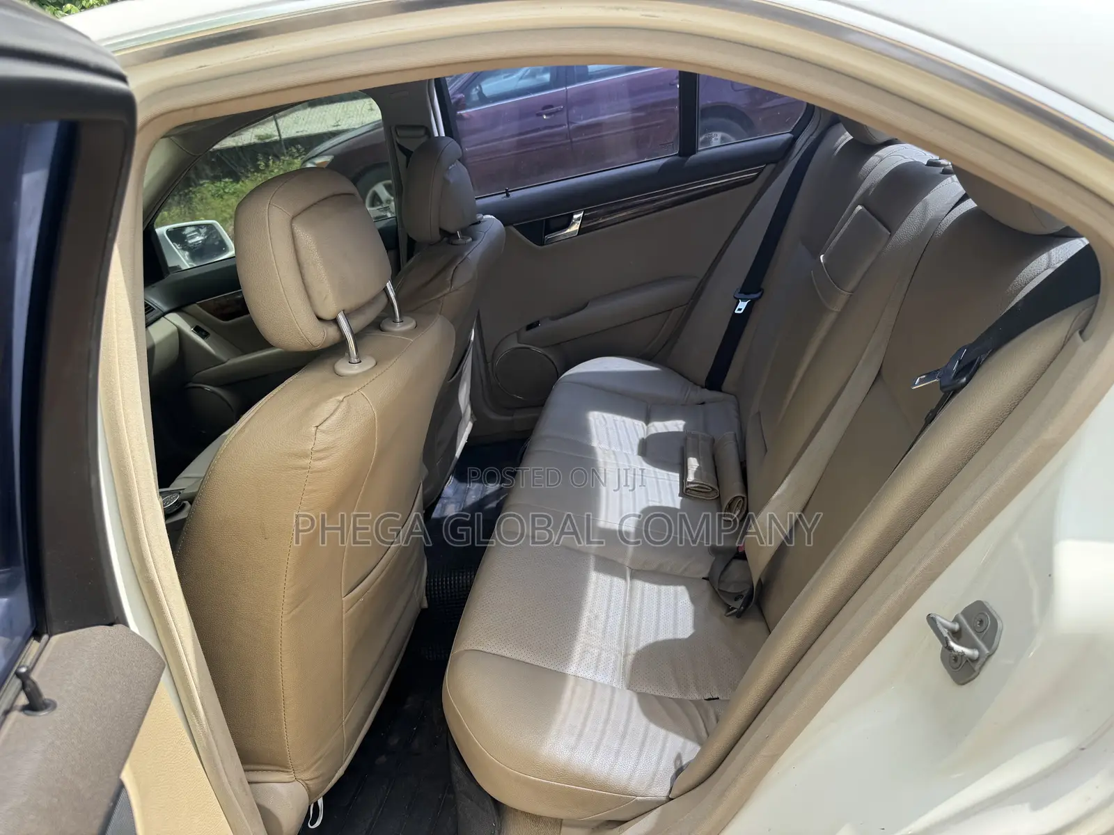 Mercedes-Benz C300 Luxury Sedan RWD (3.0L 6cyl 7A) 2010 White