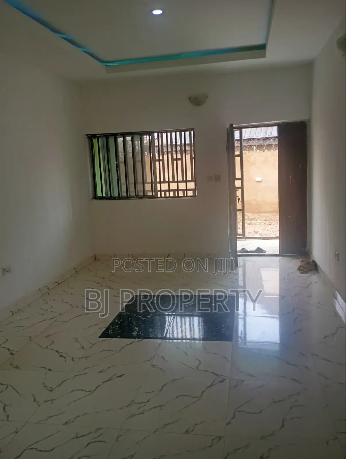2bdrm Block of Flats in Government Layout, Kubwa for rent