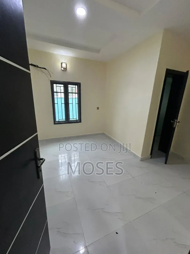 3bdrm Block of Flats in In An Access Code, Ologolo for rent