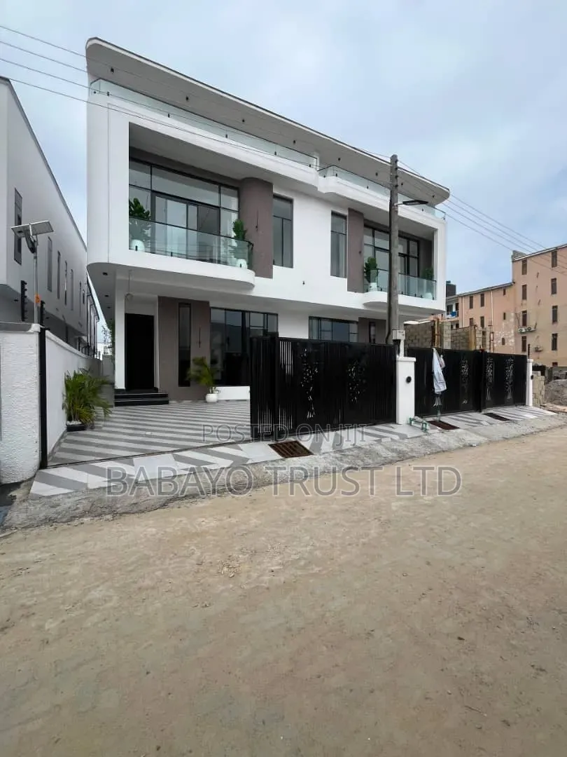4bdrm Duplex in Ikota for sale
