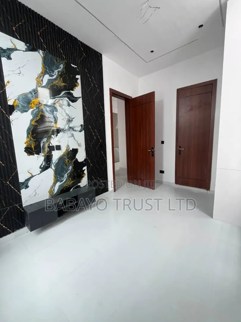 4bdrm Duplex in Ikota for sale