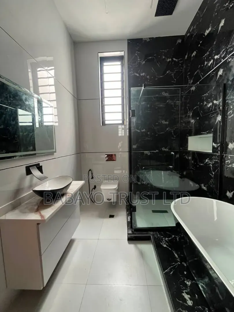 4bdrm Duplex in Ikota for sale