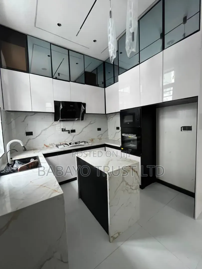 4bdrm Duplex in Ikota for sale