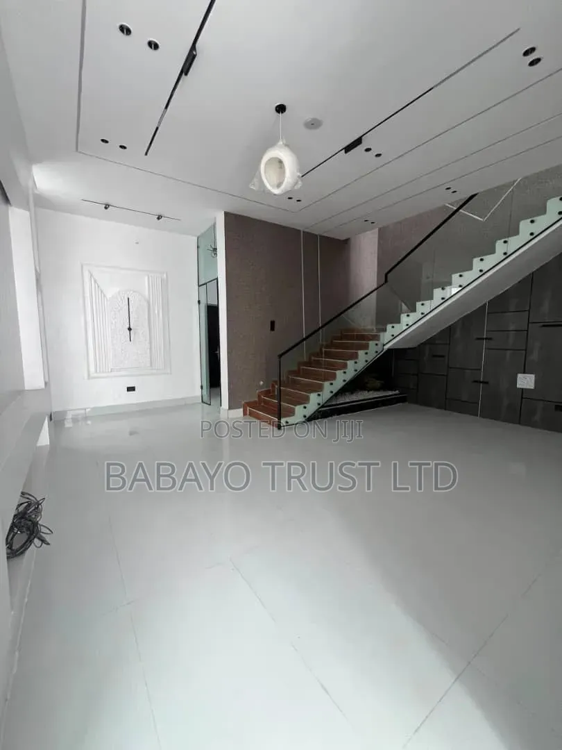 4bdrm Duplex in Ikota for sale