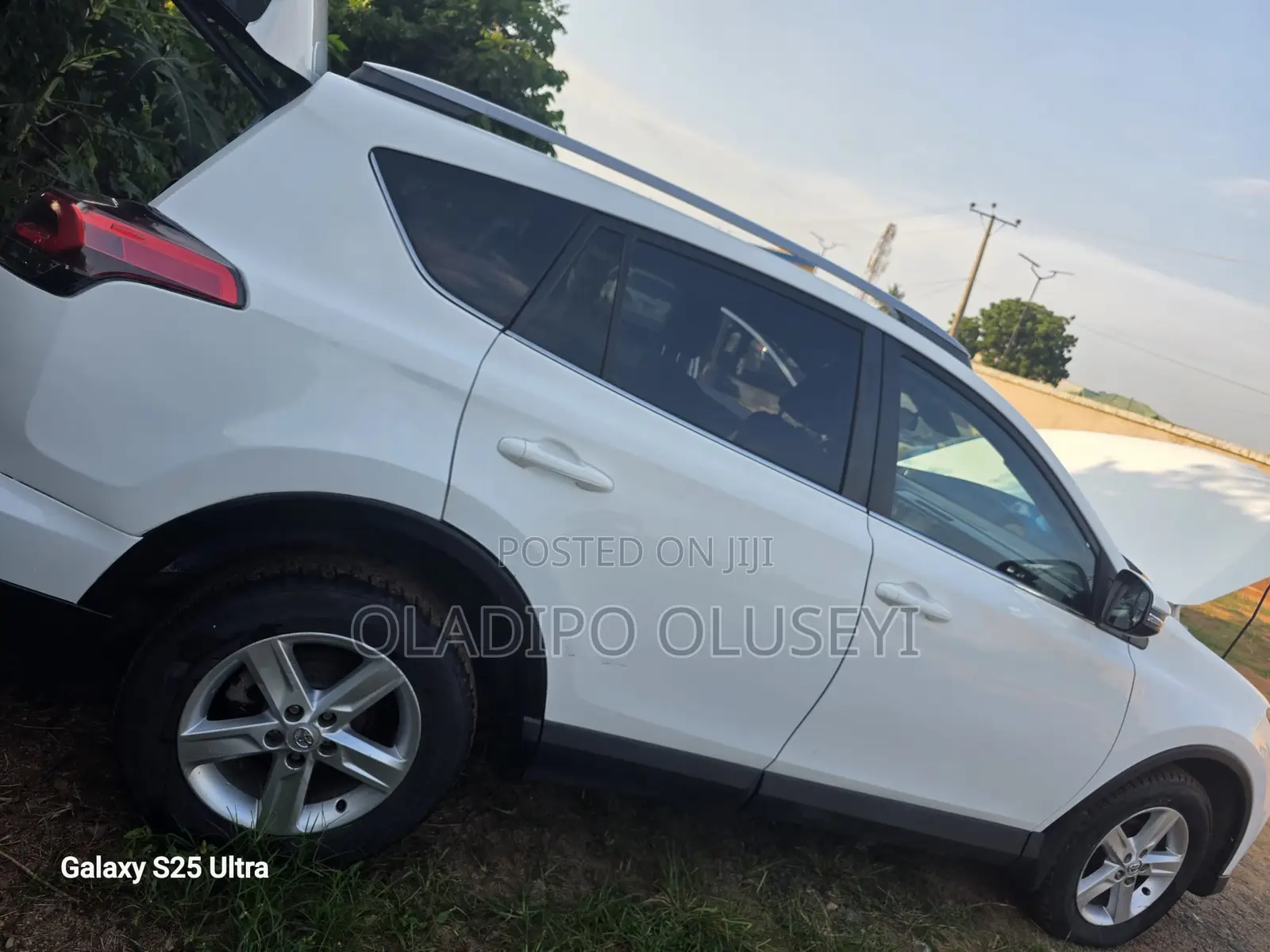 Toyota RAV4 LE 4dr SUV (2.5L 4cyl 6A) 2018 White
