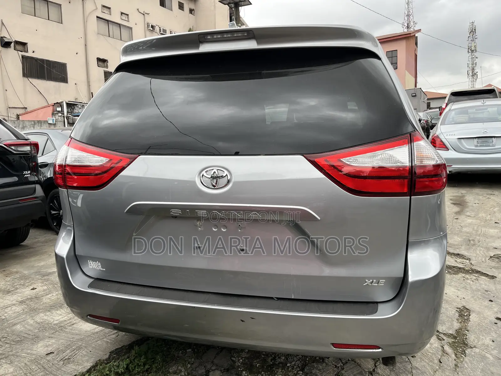 Toyota Sienna XLE 7-Passenger 4dr Minivan AWD (3.5L 6cyl 6A) 2015 Gray