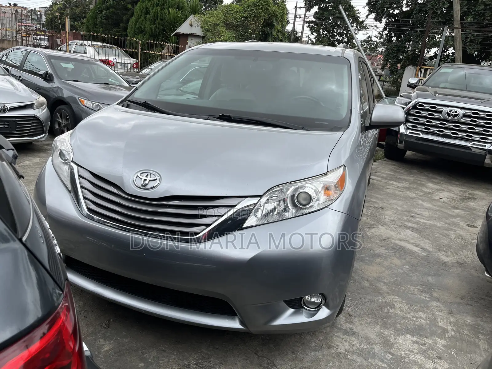Toyota Sienna XLE 7-Passenger 4dr Minivan AWD (3.5L 6cyl 6A) 2015 Gray