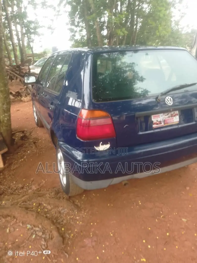 Volkswagen Golf 2000 Blue