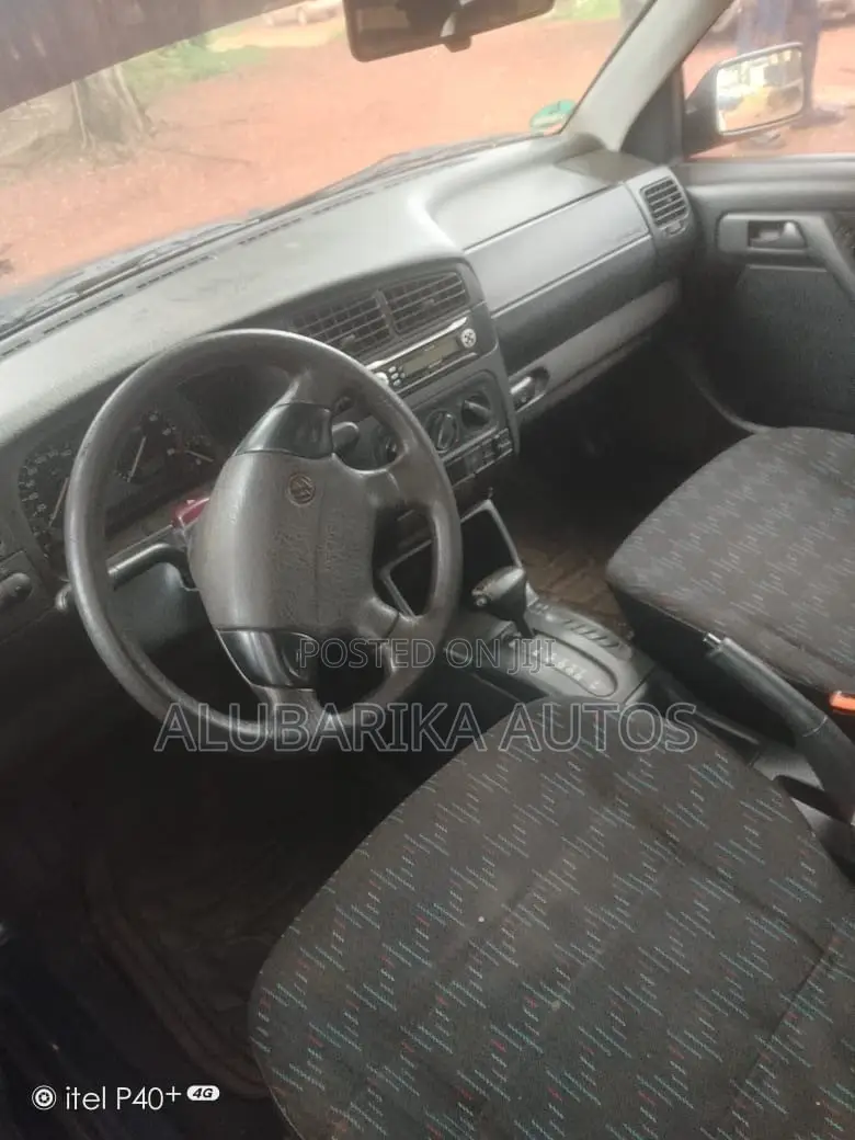 Volkswagen Golf 2000 Blue