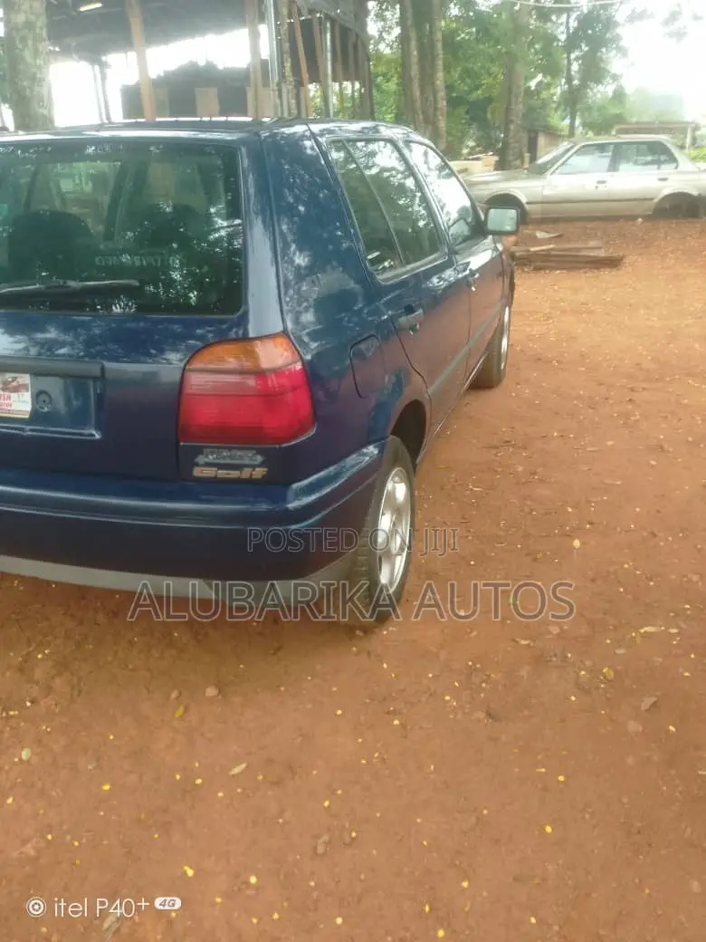 Volkswagen Golf 2000 Blue