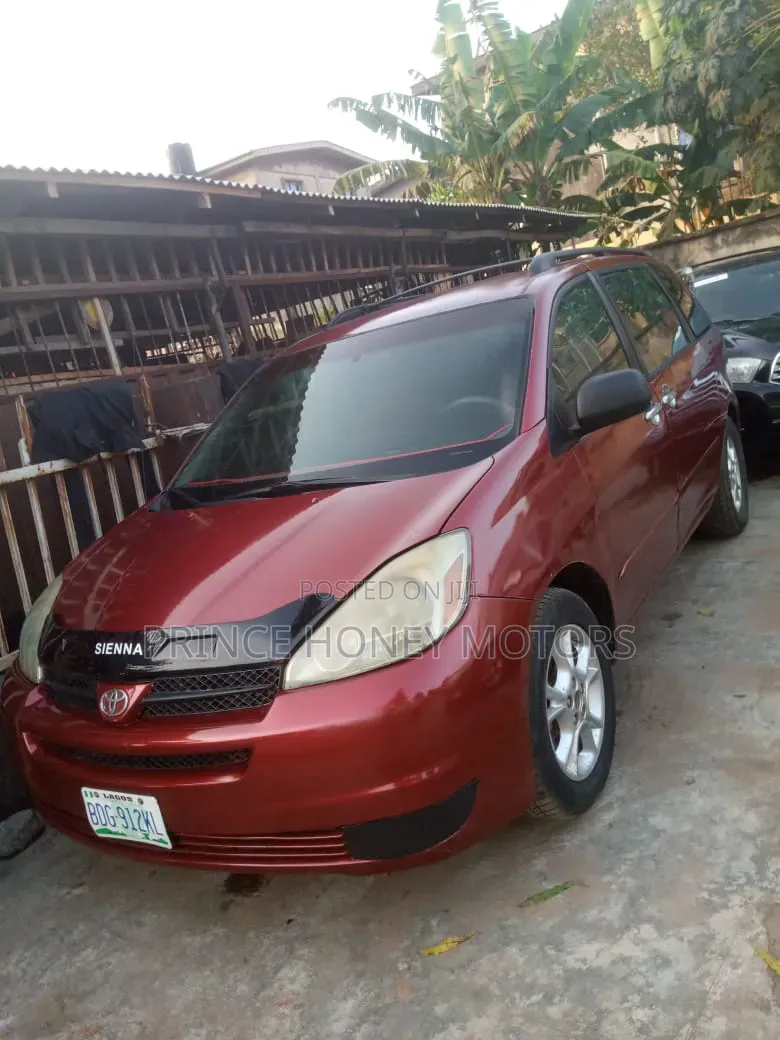 Toyota Sienna 2005 Red