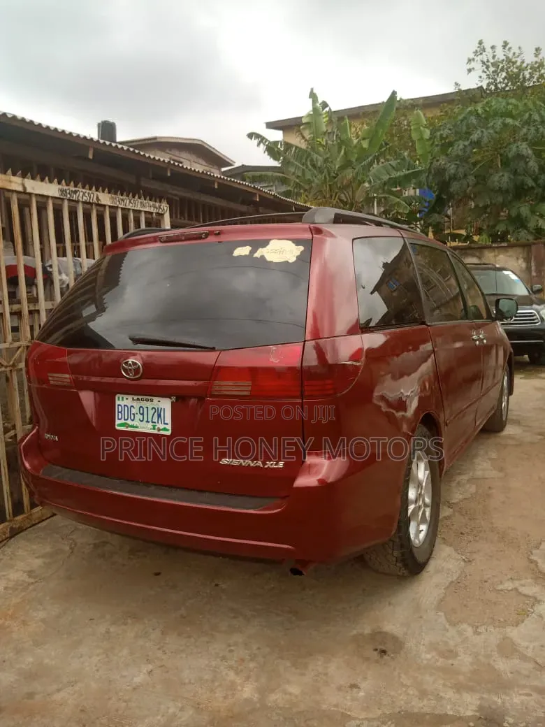 Toyota Sienna 2005 Red