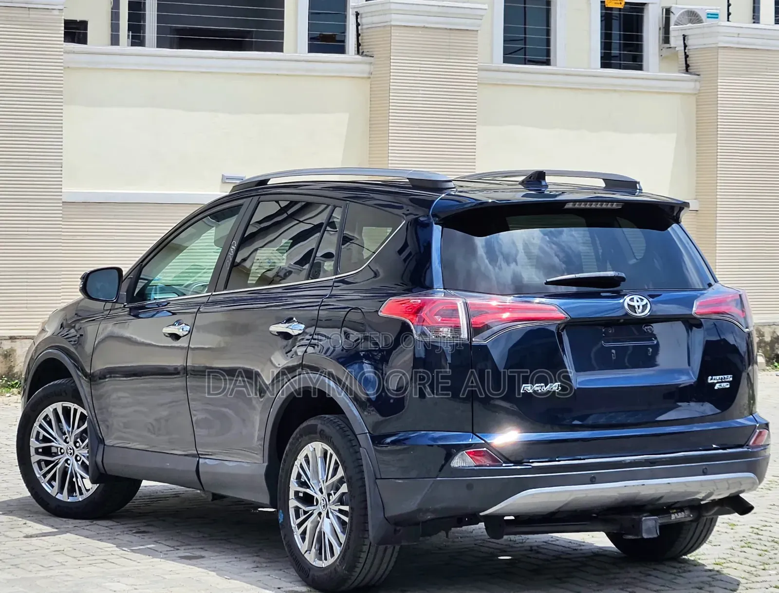 Toyota RAV4 2018 Blue