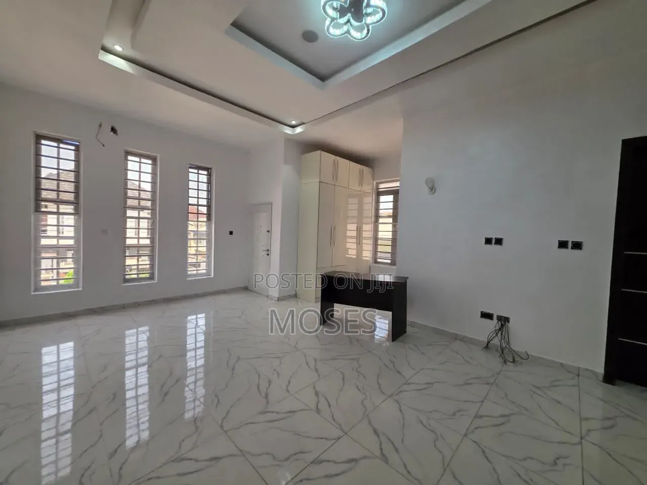 4bdrm Duplex in In An Access Control, Chevron for rent