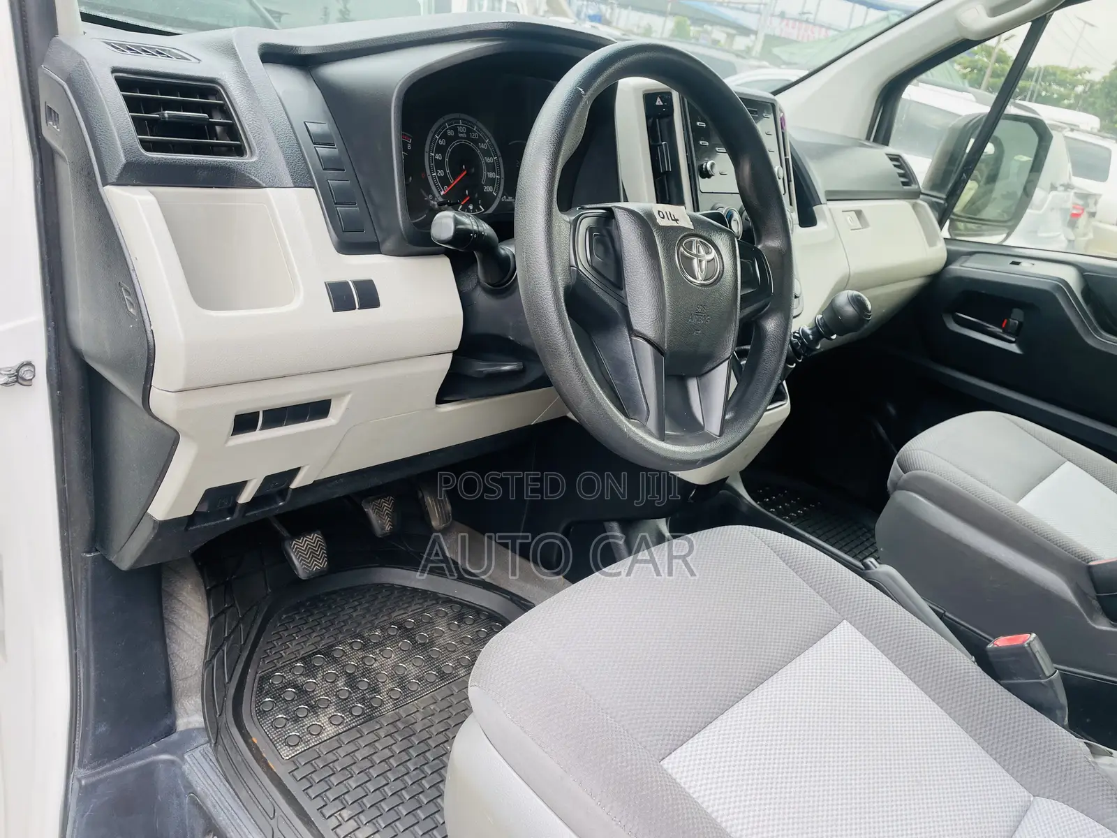 Toyota HiAce 2022 White