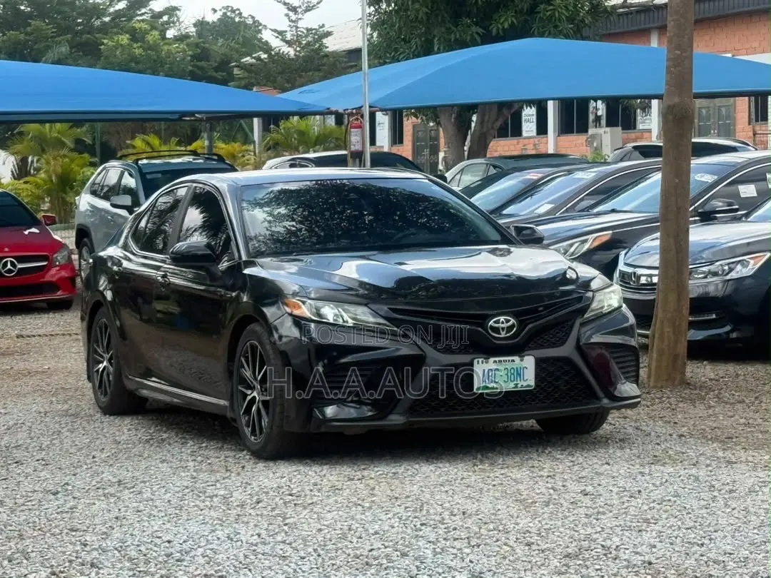 Toyota Camry SE FWD 2020 Black