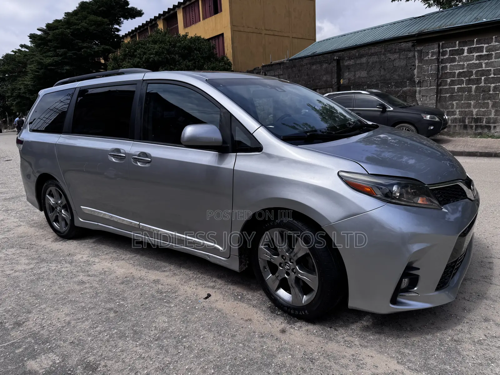 Toyota Sienna SE Premium (3.5L 6cyl 8A) 2018 Silver