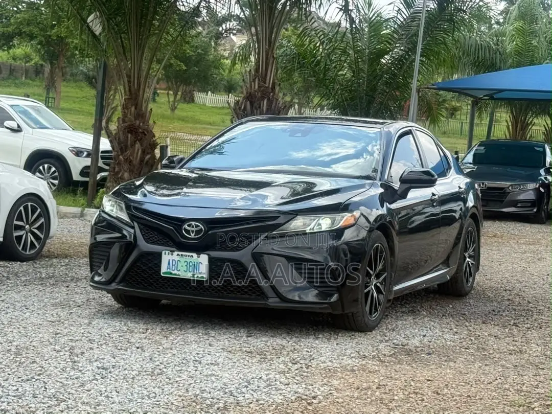 Toyota Camry SE FWD 2020 Black