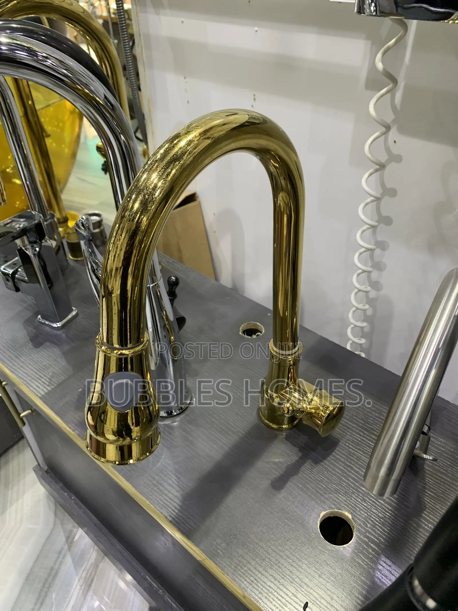 Pull Out Tap Gold