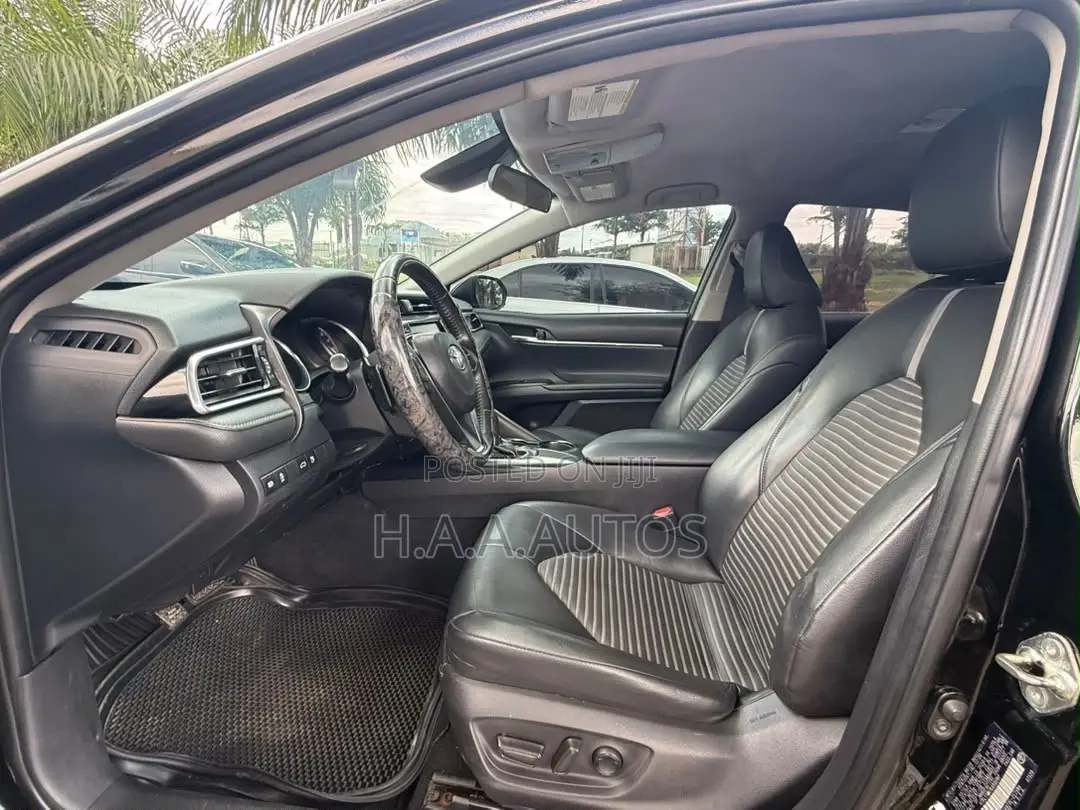 Toyota Camry SE FWD 2020 Black