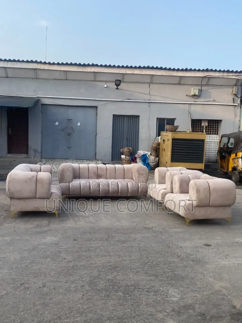 Brand New Top Quality 7 Seaters Modern Design Luxury Sofa Set