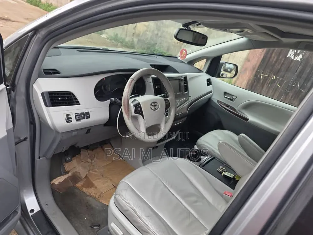 Toyota Sienna XLE 7 Passenger 2011 Gray
