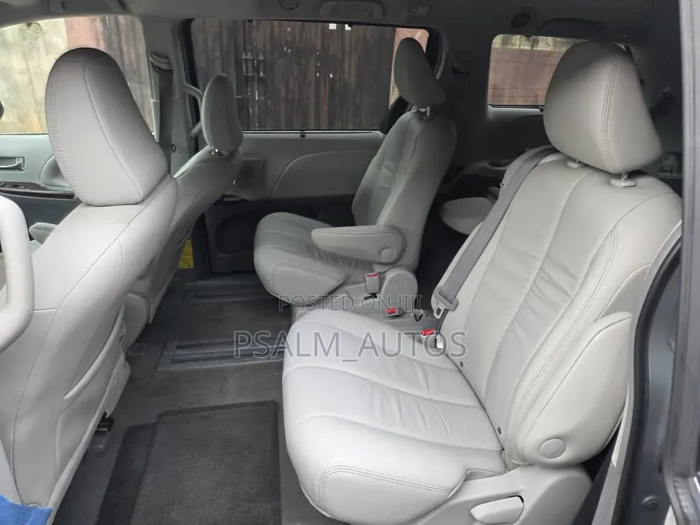 Toyota Sienna XLE 7 Passenger 2011 Gray