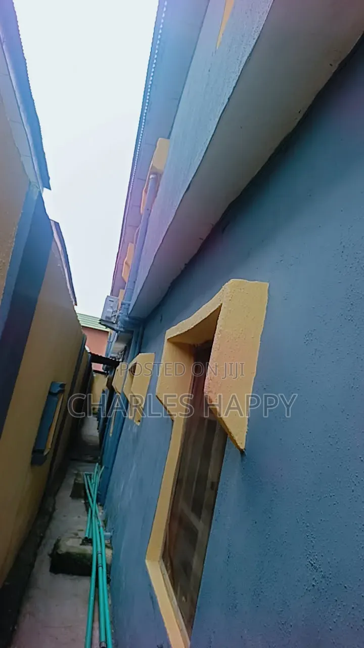 6bdrm Block of Flats in Baruwa Major Road for sale