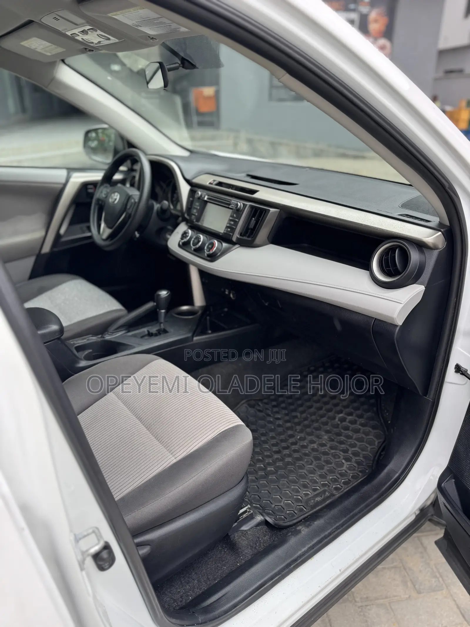 Toyota RAV4 LE 4dr SUV (2.5L 4cyl 6A) 2014 White