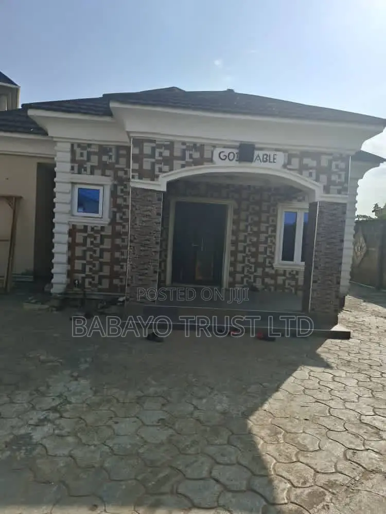 Furnished 3bdrm Bungalow in Unique Estate, Ipaja / Ipaja for sale