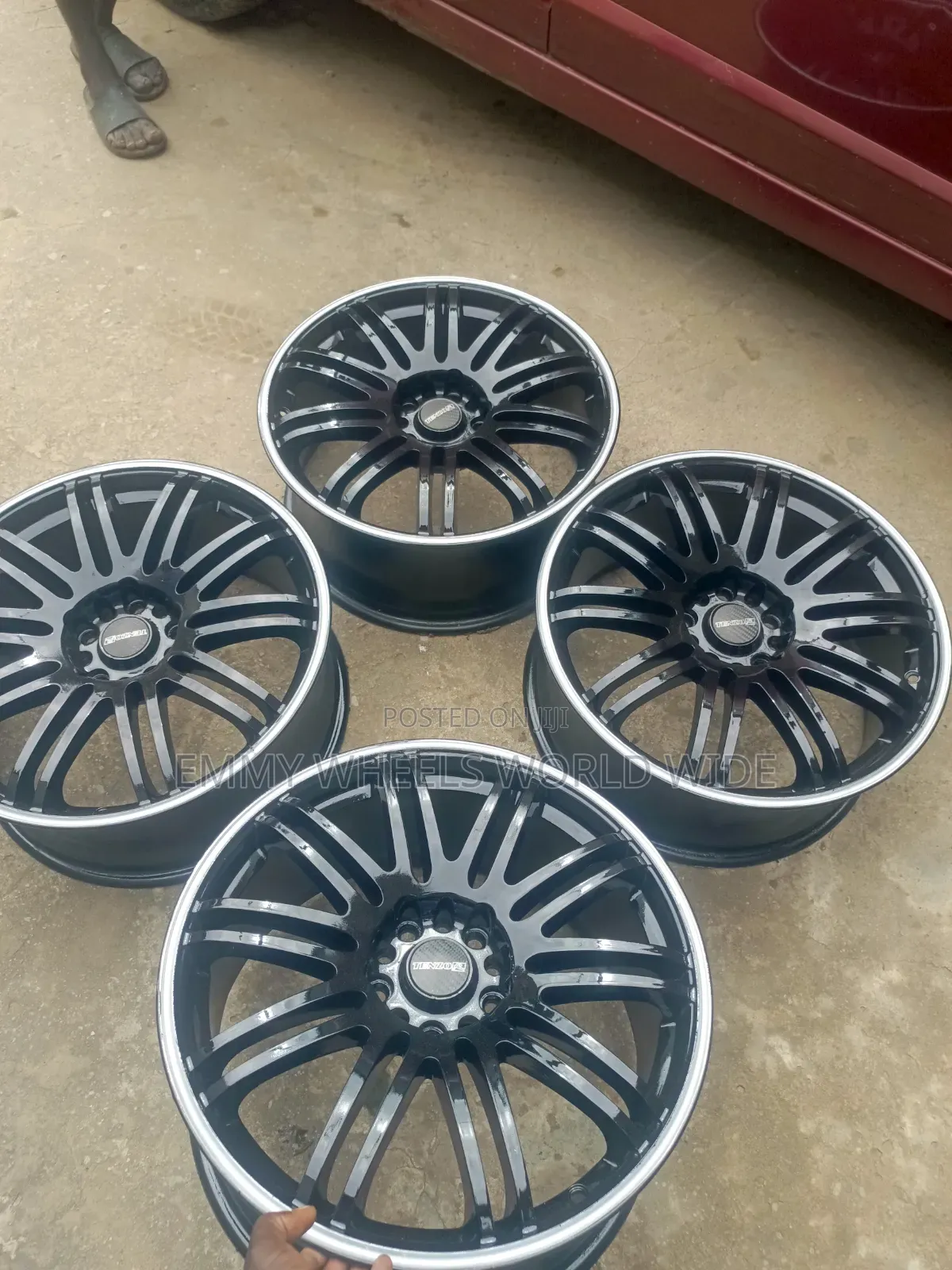 18inch for Univeral Car Black and Silver Round It Available in Stock