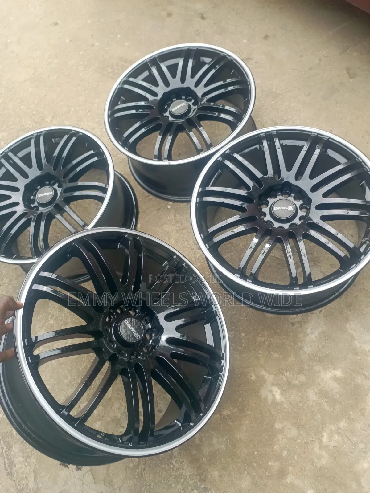 18inch for Univeral Car Black and Silver Round It Available in Stock