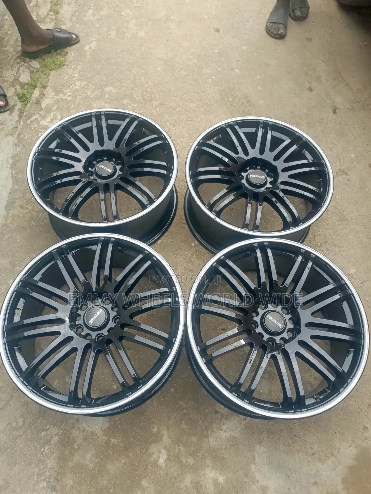 18inch for Univeral Car Black and Silver Round It Available in Stock