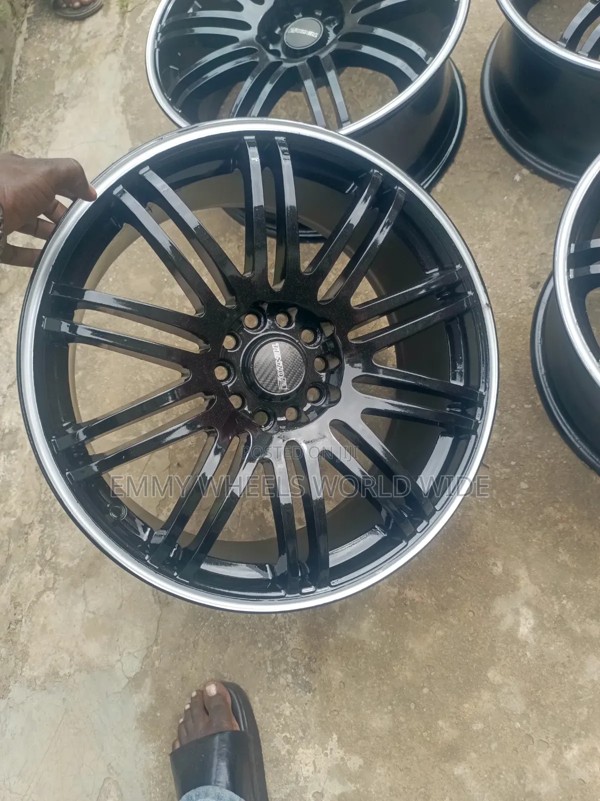 18inch for Univeral Car Black and Silver Round It Available in Stock