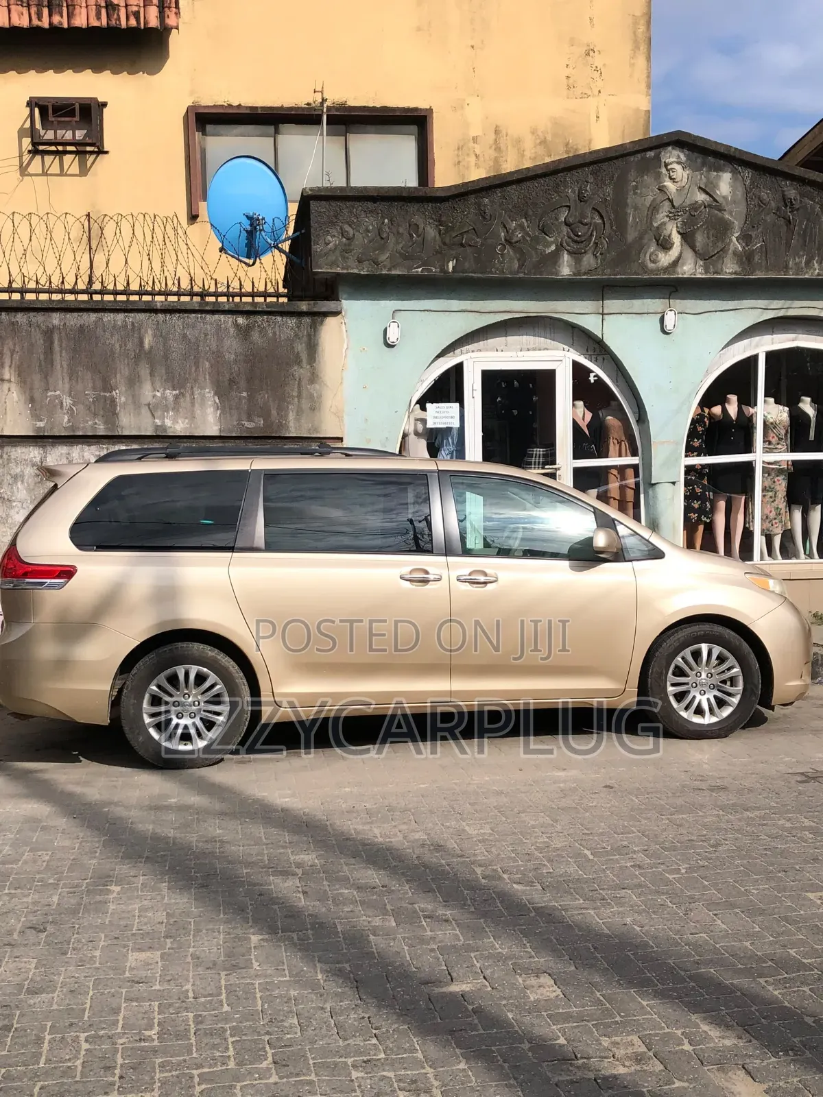 Toyota Sienna XLE 8 Passenger 2012 Gold