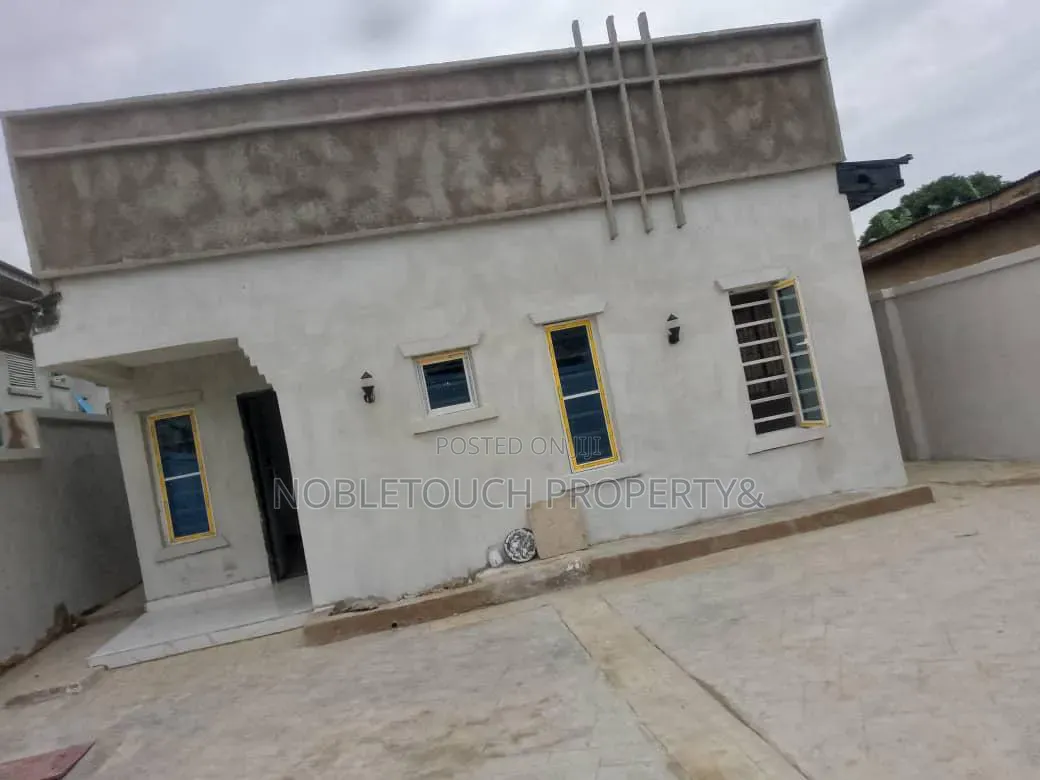 2bdrm Block of Flats in Governor Road Ikotun for sale