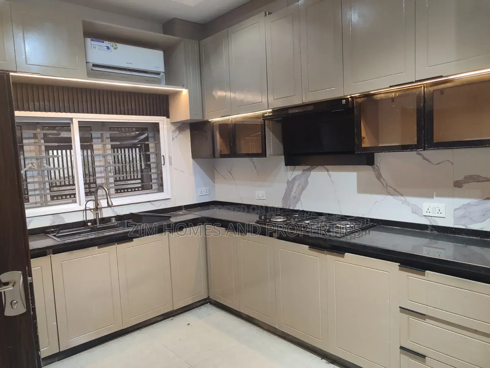 4bdrm Townhouse/Terrace in Zim Homes And, Wuye for sale