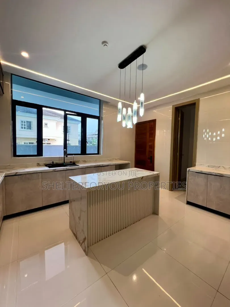 5bdrm Duplex in VGC / Ajah for sale