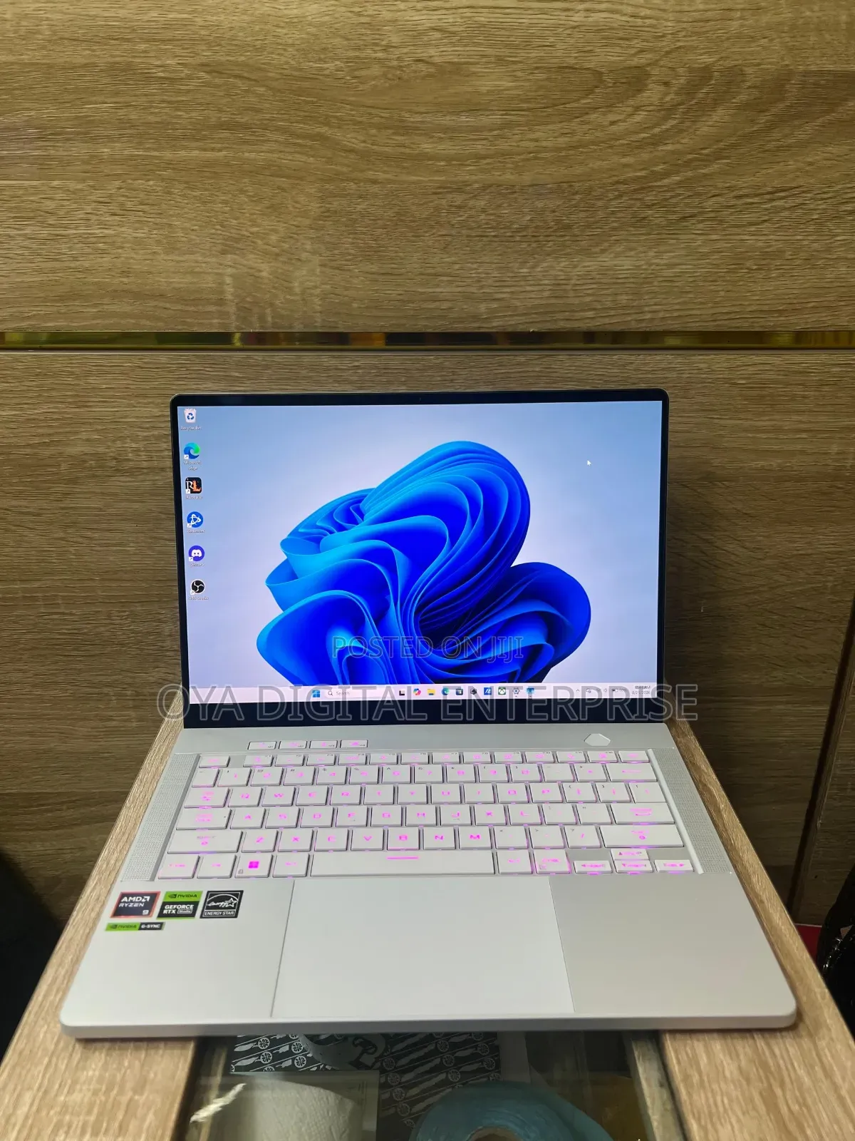 Laptop Asus ROG Zephyrus G14 16GB AMD Ryzen 9 SSD 1T