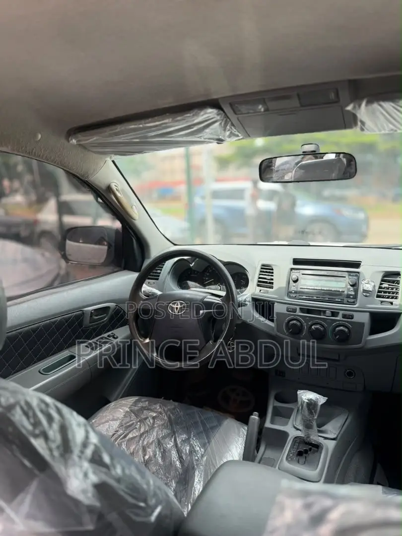 Toyota Hilux 2014 White