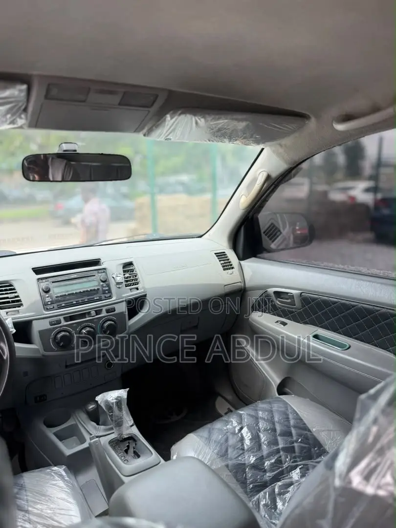 Toyota Hilux 2014 White