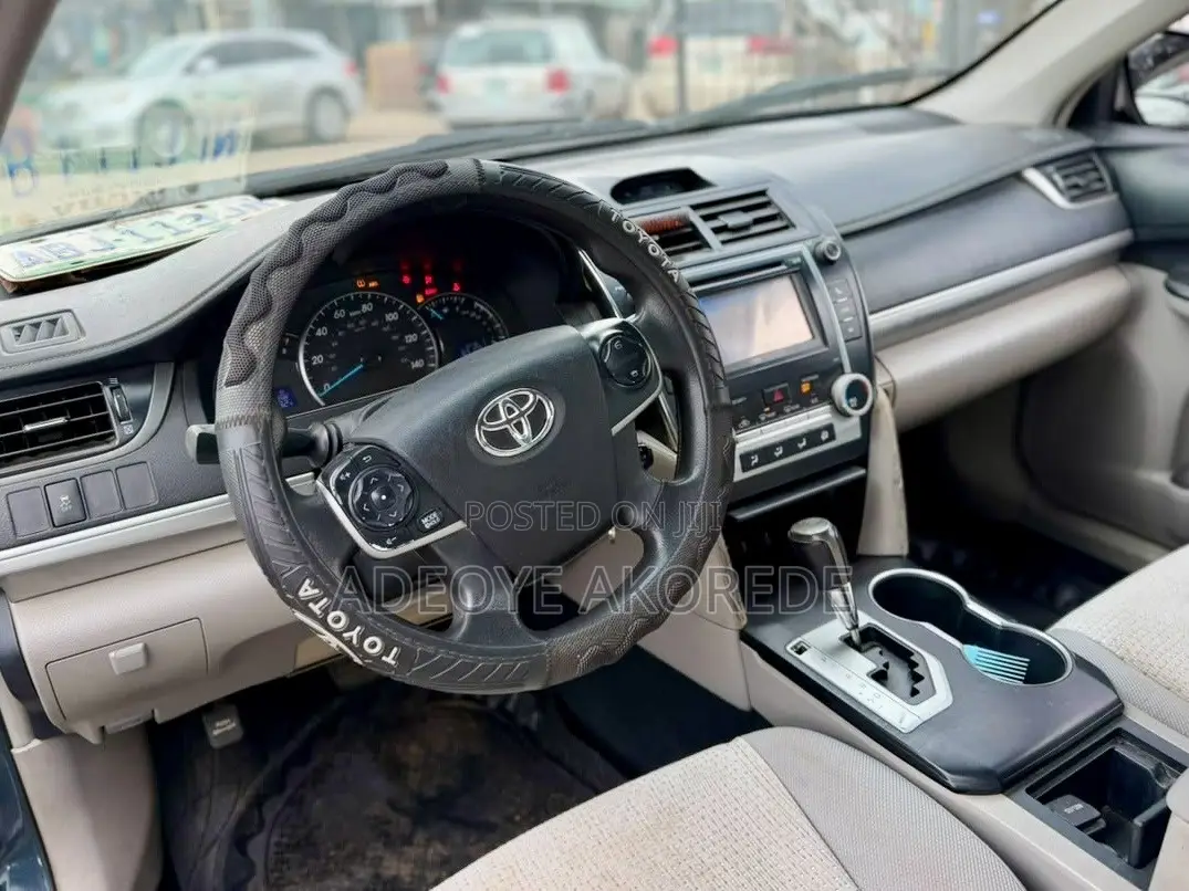 Toyota Camry LE 4dr Sedan (2.5L 4cyl 6A) 2013 Blue