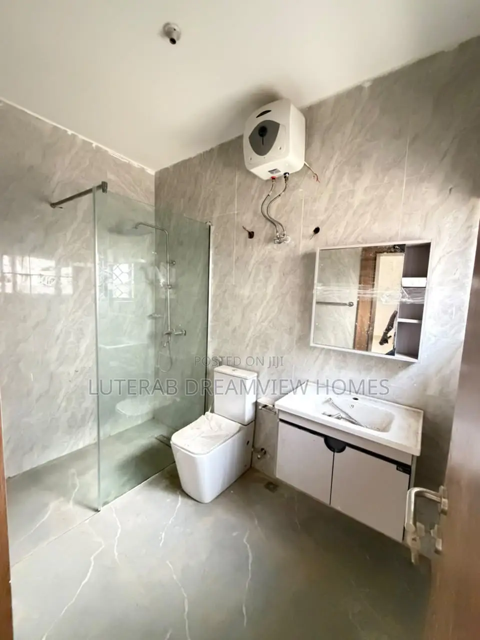 3bdrm Block of Flats in Heart Of Wuse 2 for rent