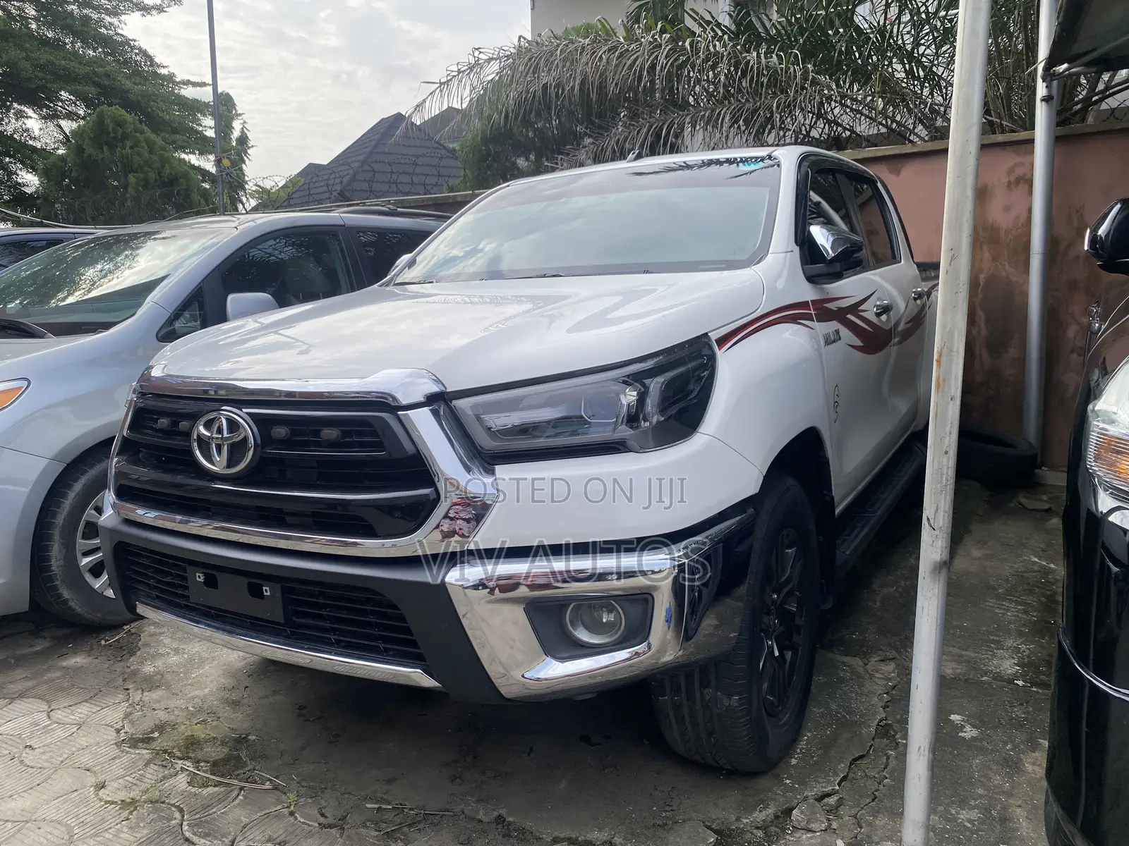 Toyota Hilux 2023 White