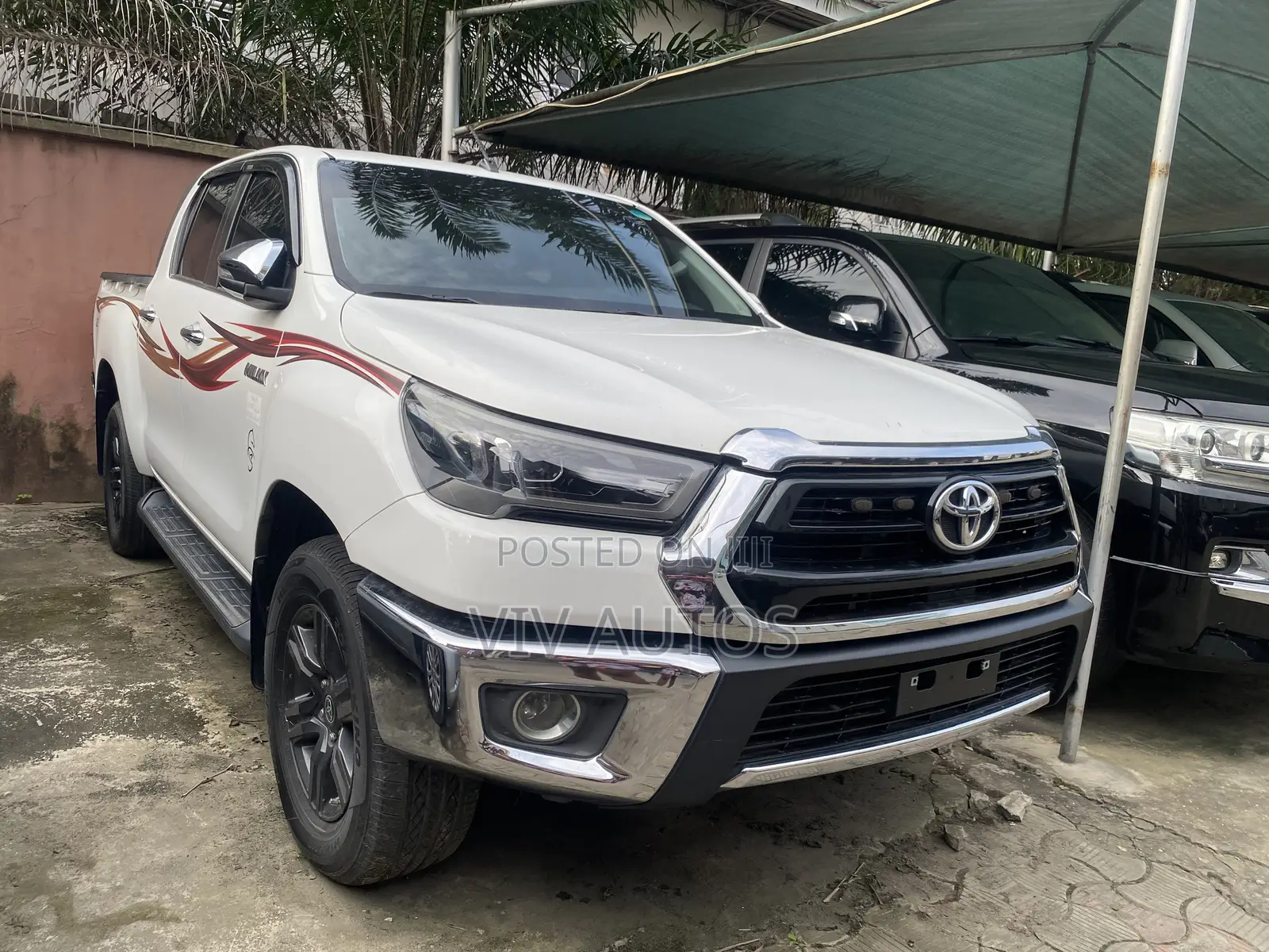 Toyota Hilux 2023 White