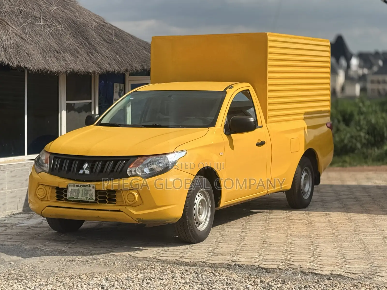 Mitsubishi L200 Club Cab 2.2 4WD 2017 Yellow