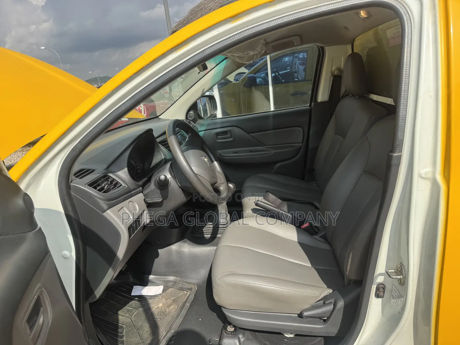 Mitsubishi L200 Club Cab 2.2 4WD 2017 Yellow