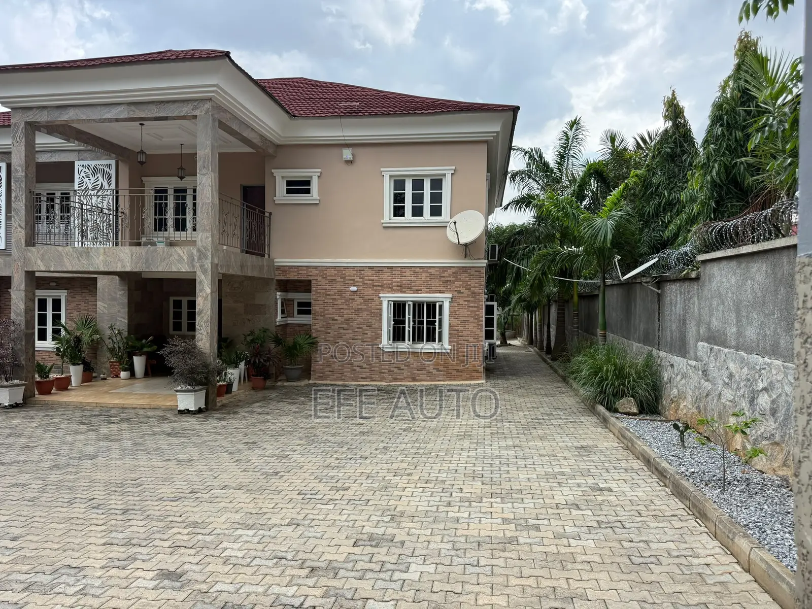 5bdrm Duplex in Guzape District for sale